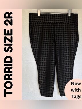 NWT Torrid Pull On Pixie, 2R